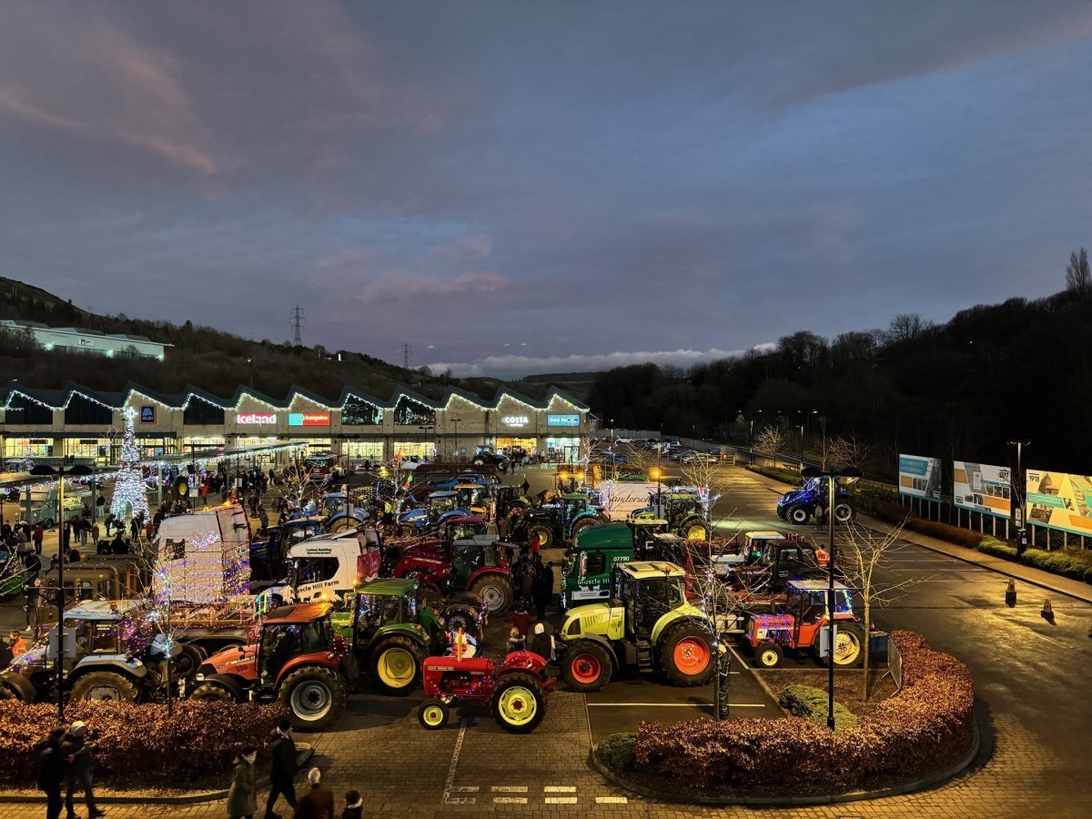 Christmas tractor run sets off from Fox Valley 