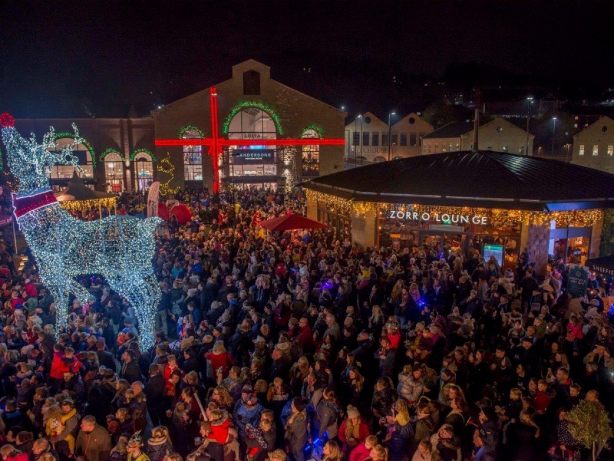  Thousands turn out for Fox Valleys festive weekend